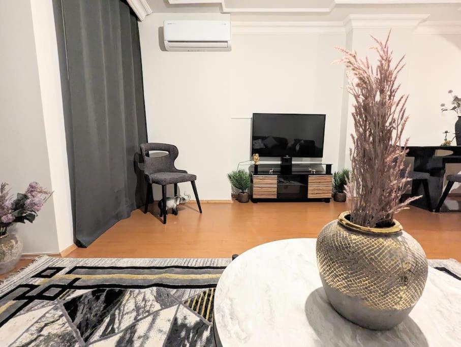 Superb & Elegant 3-bedroom Apt, Osmanbey Appartement Istanboel